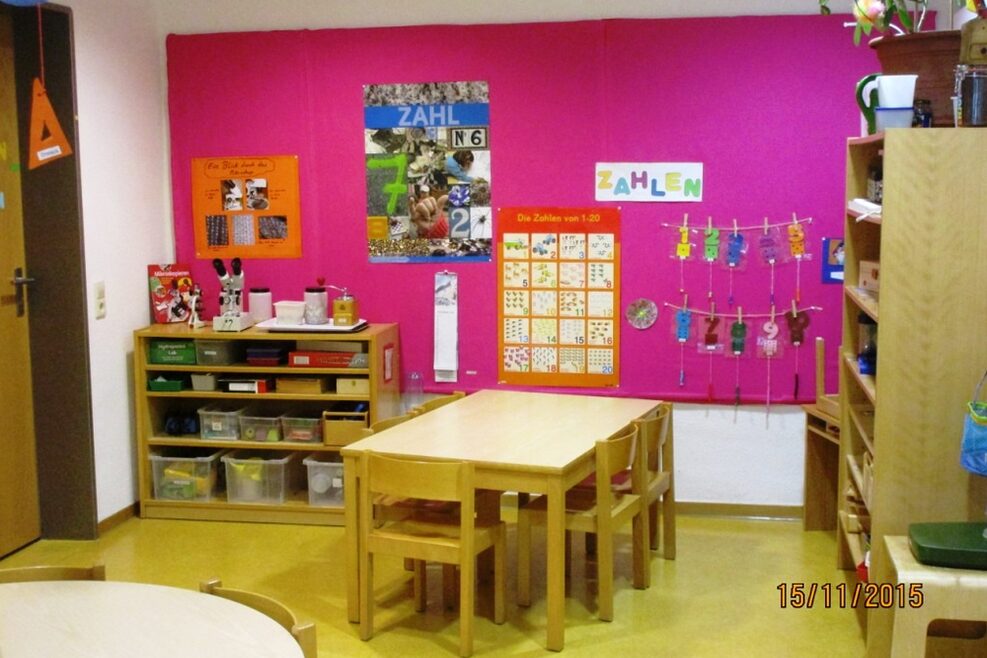 Unsere Zahlenwand animiert die Kinder spielerisch Zählen und Rechnen zu üben.