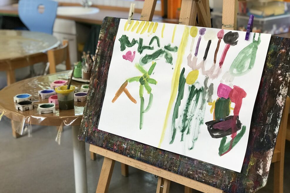 Im Atelier können die Kinder kleine Kunstwerke erschaffen.