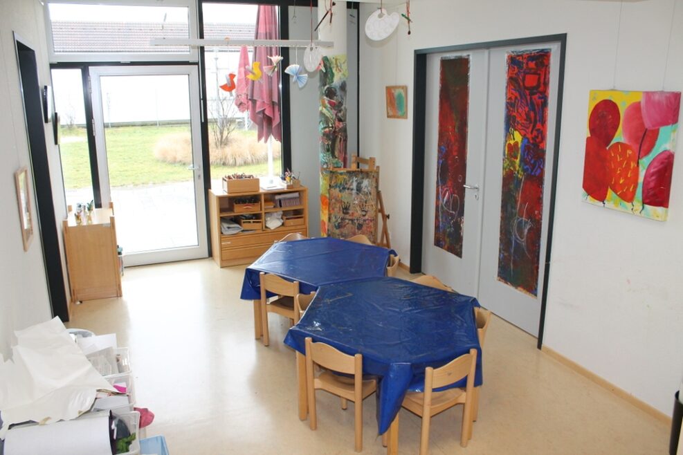 Im Atelier können die Kinder eigene kleine Kunstwerke erschaffen.