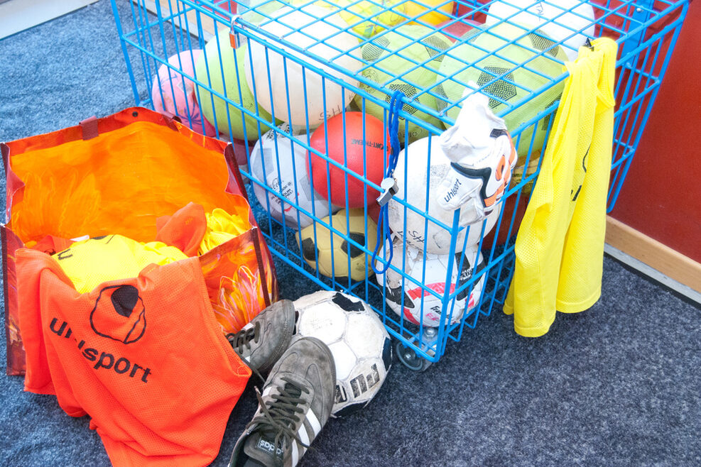 Beim Fussballturnier können sich die Kinder austoben.