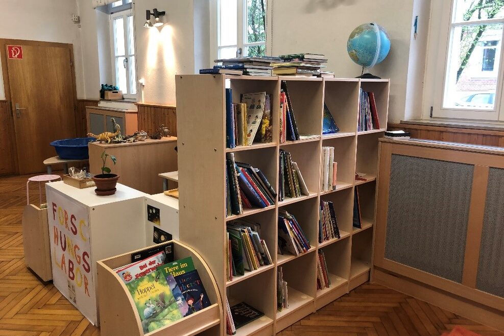 Unsere große Bibliothek bietet eine Vielzahl an verschiedenen Büchern.