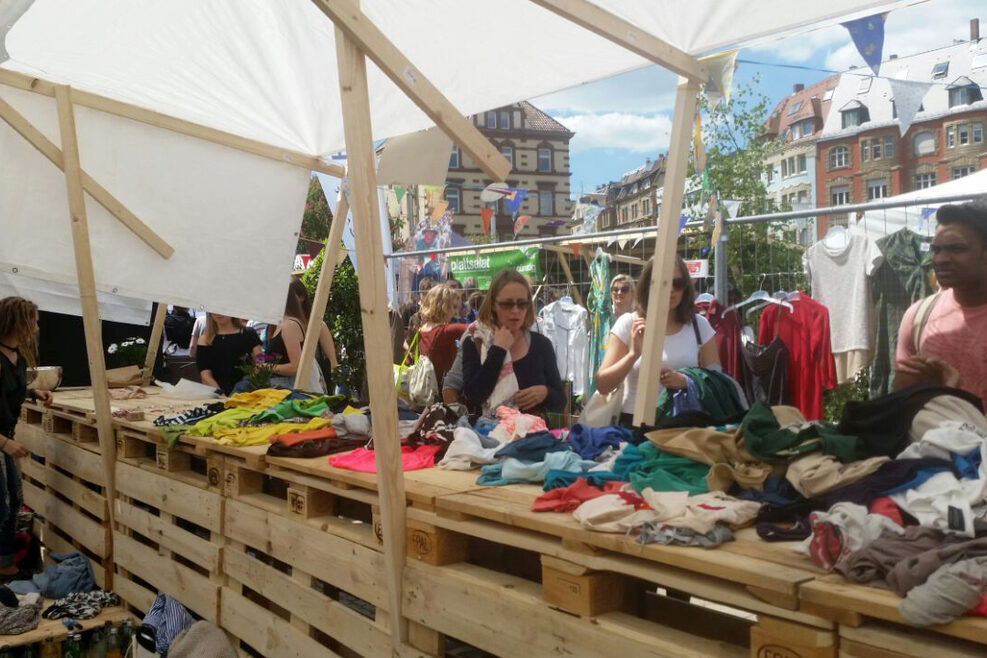 Tauschparty für Klamotten auf dem Marienplatz