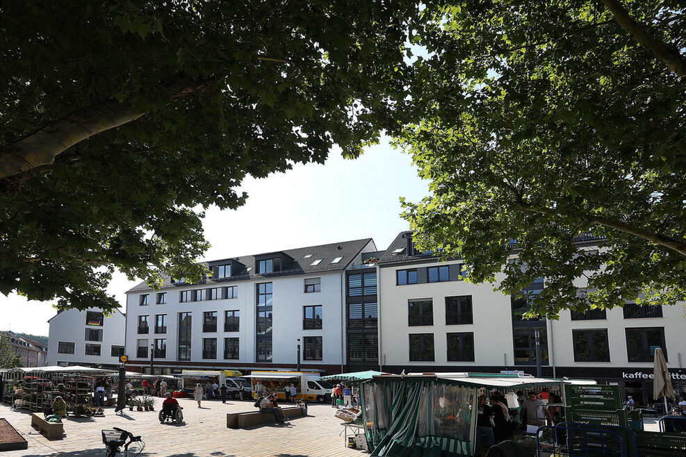 Marktstände auf dem Marktplatz in Botnang