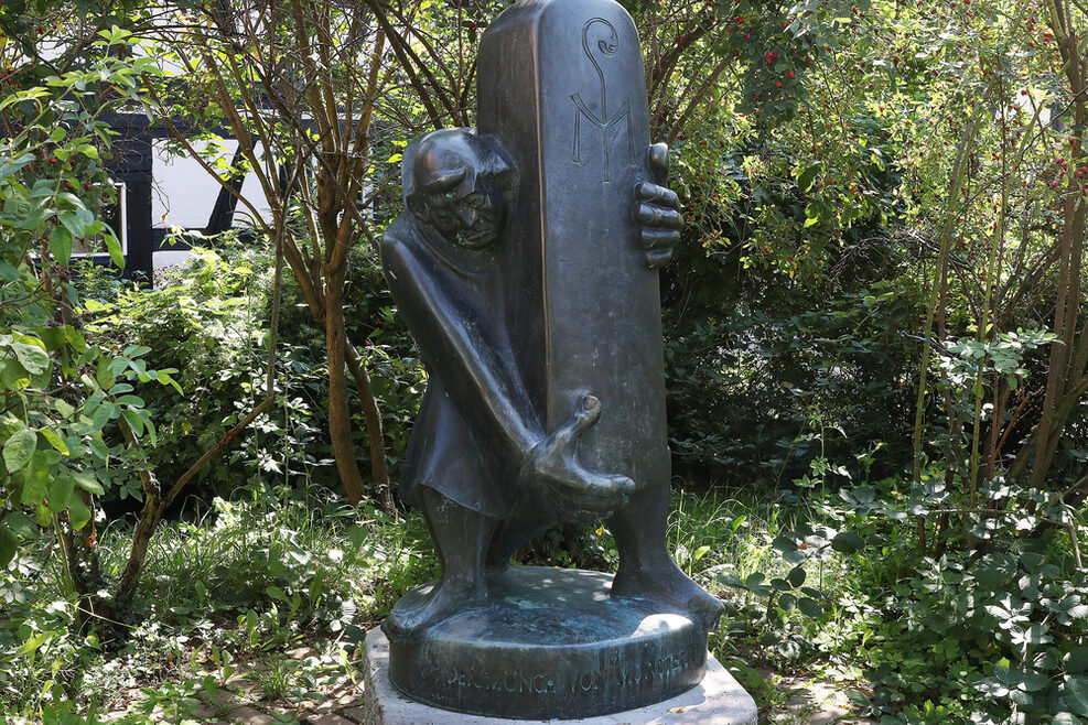 Statue eines Mönchs.