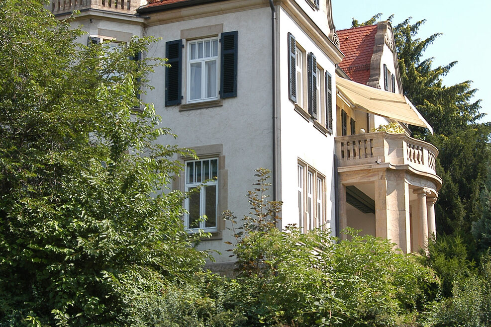 Blick auf die Villa Kayser.