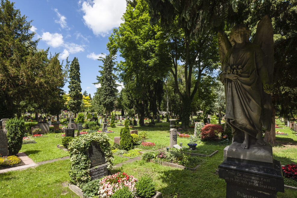 Gräber auf dem Pragfriedhof