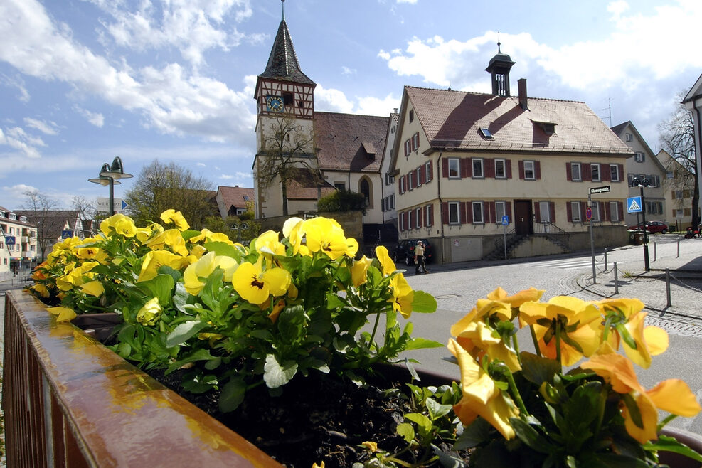 Evangelische Oswaldkirche im Zentrum von Weilimdorf.