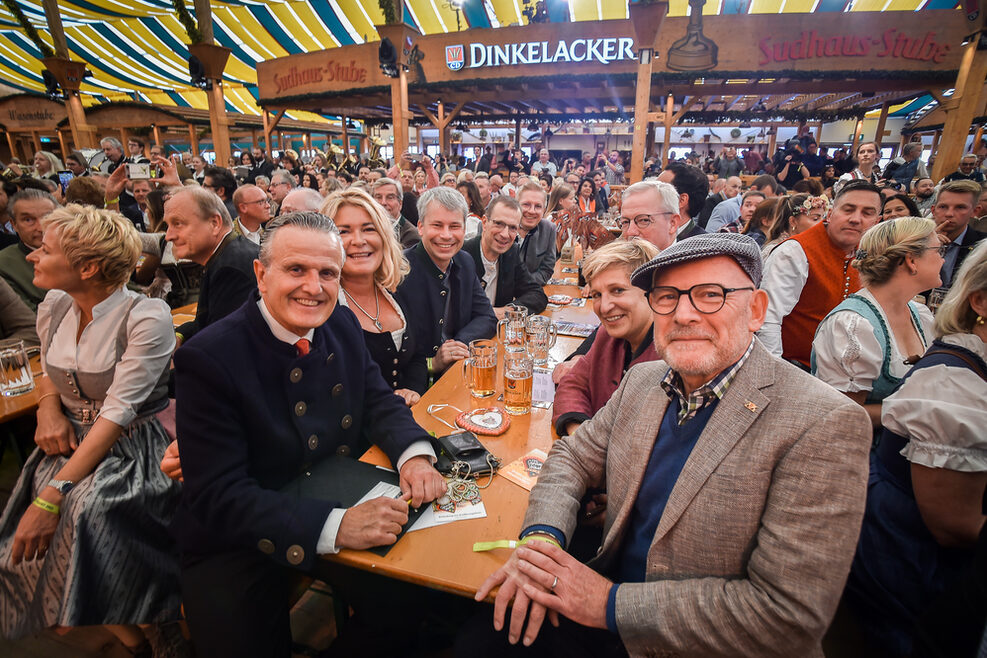 Eröffnungsfeier 175. Cannstatter Volksfest 2022 mit OB Nopper - Dinkelacker-Festzelt von Fam. Klauss, Cannstatter Wasen, 70372