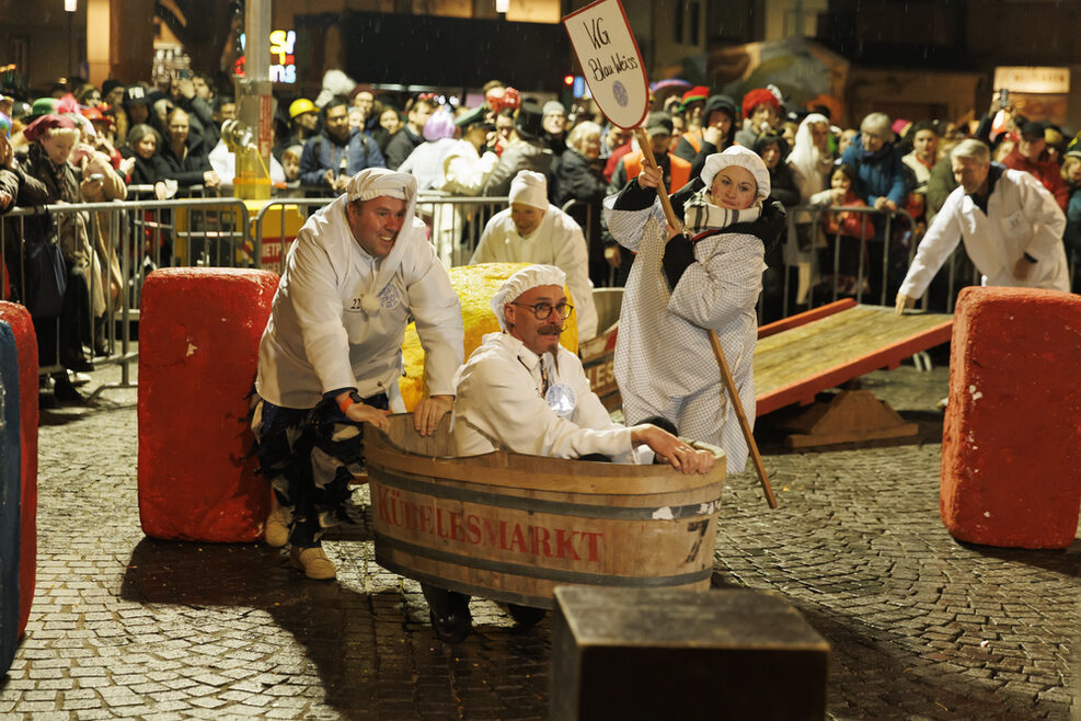 Kübelesrennen des Kübelesmarktes auf dem Cannstatter Marktplatz