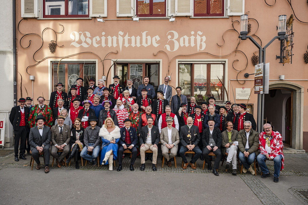 Gruppe von Narren vor der Weinstube Zaiß