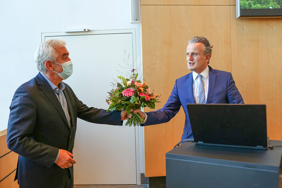 Oberbürgermeister Dr. Frank Nopper hat Fred-Jürgen Stradinger als Mitglied des Gemeinderats verpflichtet