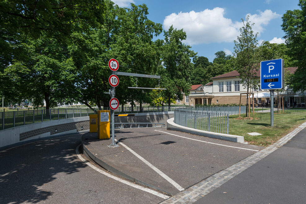 Einfahrt zur Tiefgarage am Kursaal Bad Cannstatt