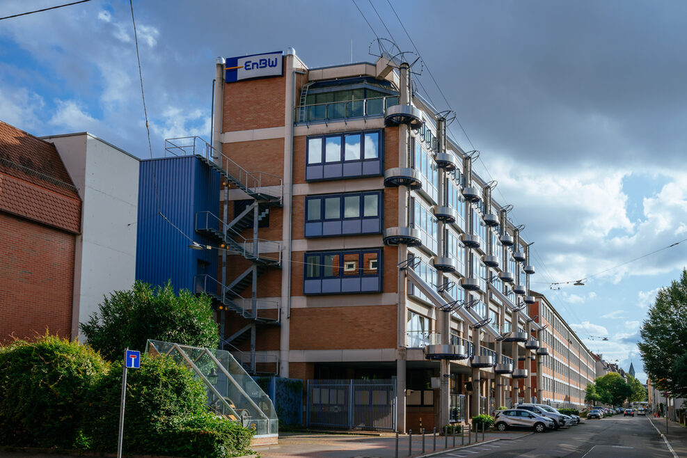 Außenaufnahmen von EnBW-Gebäude