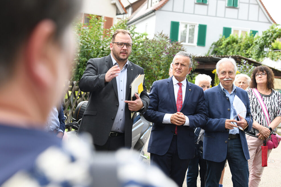 OB Nopper beim Rundgang in Uhlbach