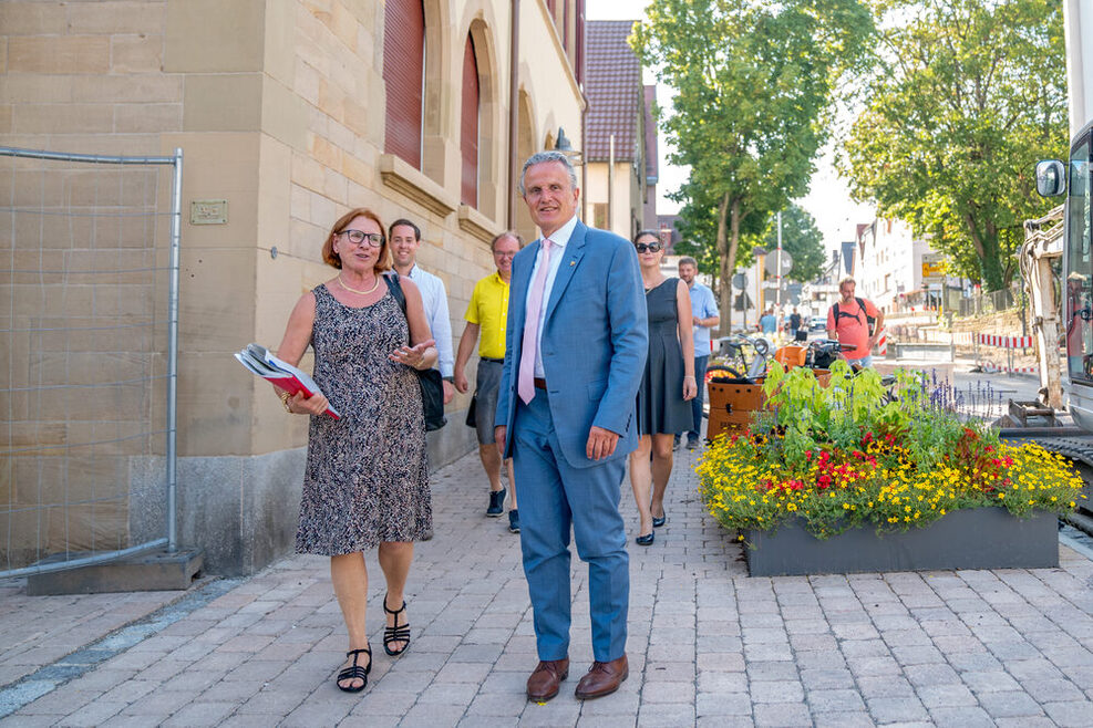 Bezirksvorsteherin Susanne Korge und OB Nopper