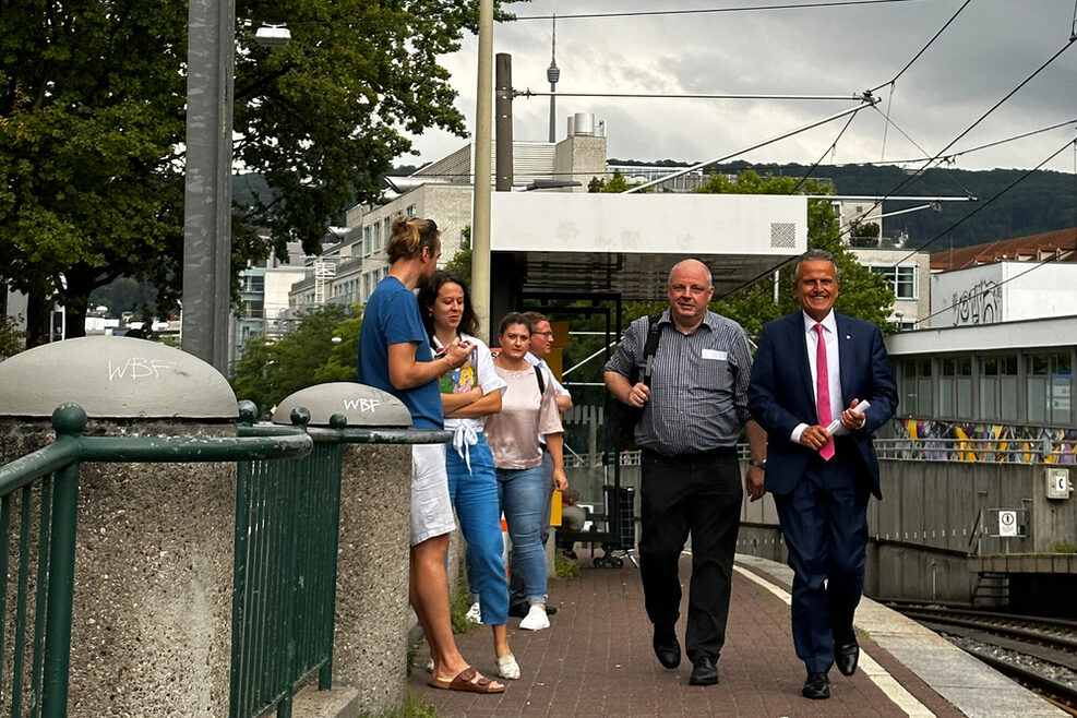 OB Nopper und SSB-Vorstand Moser an der Haltestelle Berliner Platz/Hohe Straße