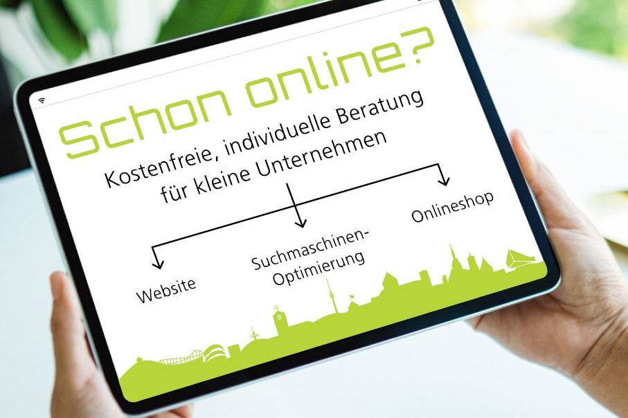 Zwei Hände halten ein Tablet. Zu sehen ist eine Grafik zur Online‐Marketing‐Beratung mit der Frage "Schon online"?.