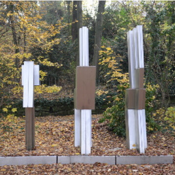 Otto Herbert Hajek: Zeichen - Dreigliederung A-C 1974/75 (P456-458 / Skulpturenpark 16). Foto: Atelier Daiber & Schlesinger