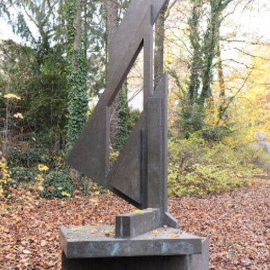 Otto Herbert Hajek: Zeichen M4C - Zeichen flügelt im Raum - 1992 (P 634 d / Skulpturenpark 11)