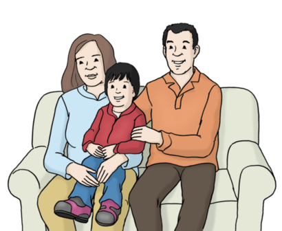 Eltern mit Kind sitzen auf dem Sofa