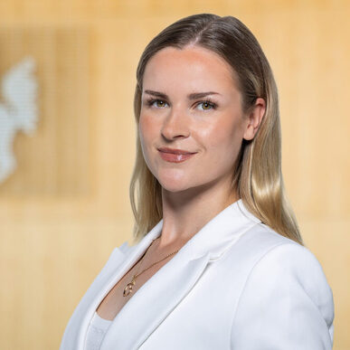 Portät Laura Orlik, Pressestelle