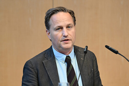 Der Fraktionsvorsitzende der AfD im Stuttgarter Gemeinderat, Christian Köhler, während der Stellungnahme zum Doppelhaushalt 2024/2025.