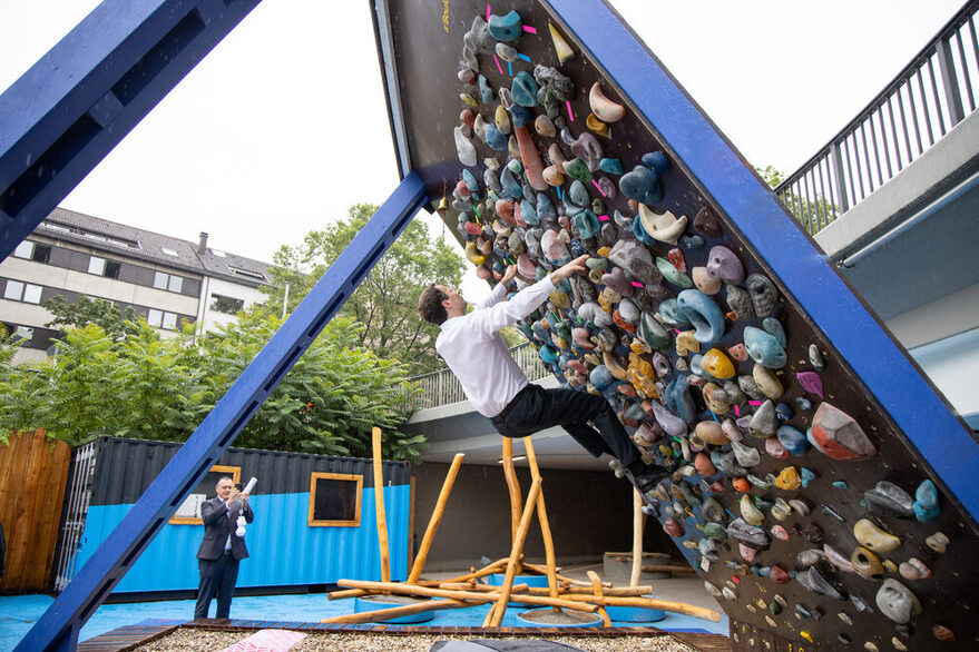 Kletterwand am Österreichischen Platz