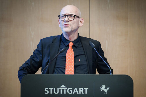Dr. Matthias Oechsner, Fraktionsvorsitzender FDP, steht am Rednerpult