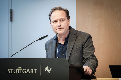 Christian Köhler, Fraktionsvorsitzender AfD, steht am Rednerpult