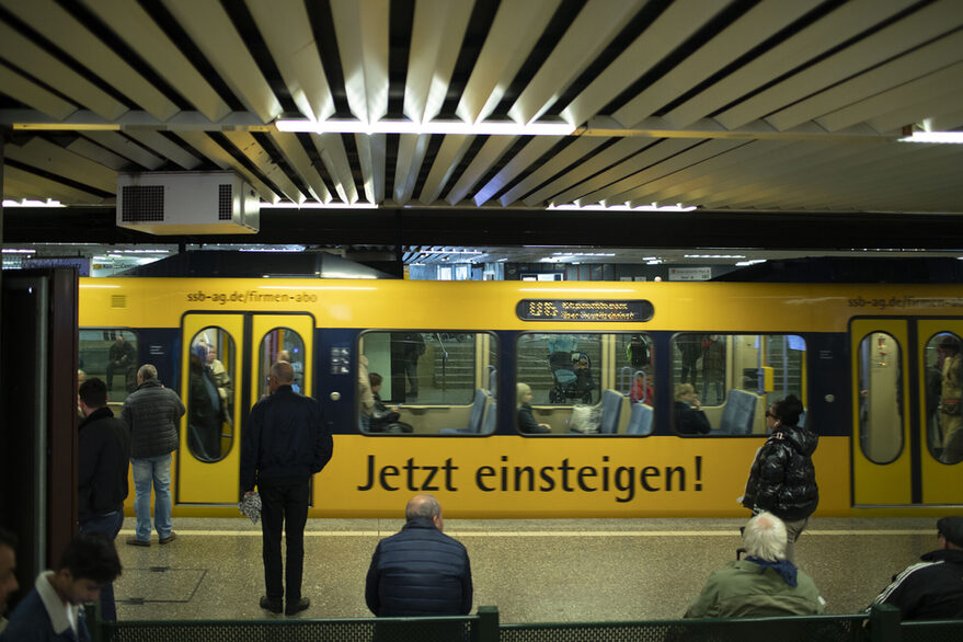 Stadtbahn in der Haltestelle Charlottenplatz