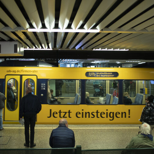 Stadtbahn in der Haltestelle Charlottenplatz