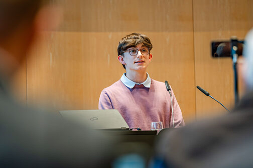 Bernardo Diaz-Ramirez, Vertreter des Jugendrats der Landeshauptstadt Stuttgart, bei seiner Stellungnahme zum Doppelhaushalt 2026/2027 während der Allgemeinen Aussprache am 6. November 2025.