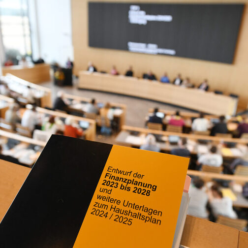 Zu sehen sind die Publikationen der Finanzplanung 2023 bis 2028.