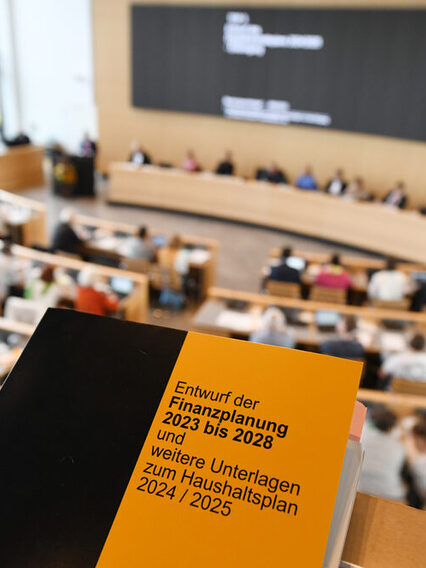 Zu sehen sind die Publikationen der Finanzplanung 2023 bis 2028.