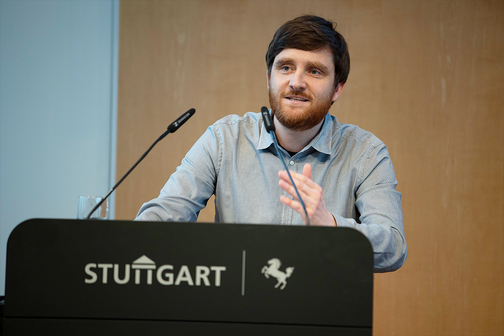 Der Fraktionsvorsitzende der Grünen im Stuttgarter Gemeinderat, Björn Peterhoff, während seiner Rede zur Generaldebatte.