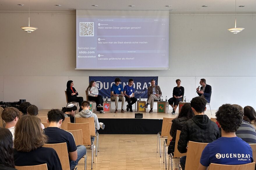 Bei der Podiumsdiskussion stellten die Schüler Fragen an die Politiker