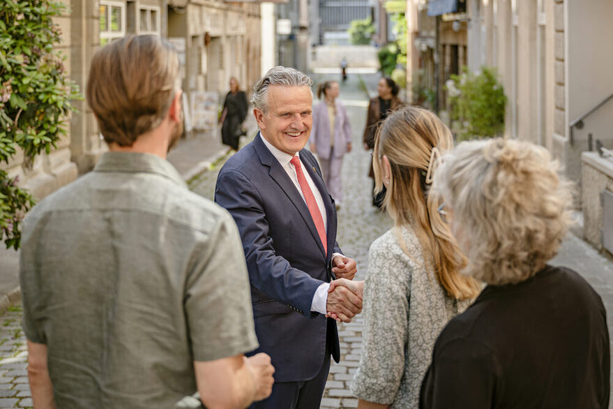 OB Nopper im Gespräch mit Bürgerinnen und Bürgern.