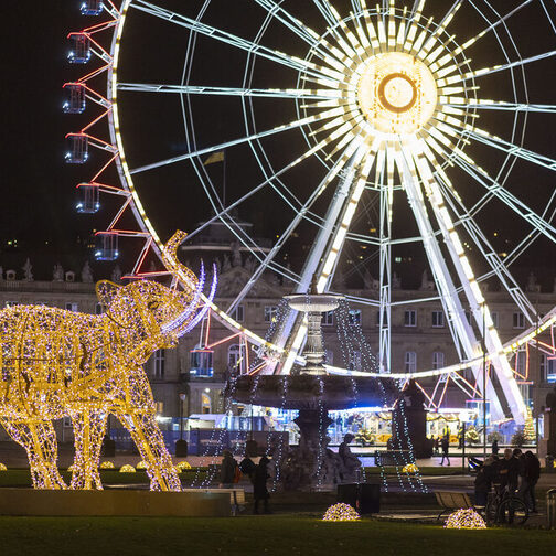 Weihnachtlicher Schlossplatz mit Riesenrad und Glanzlichter