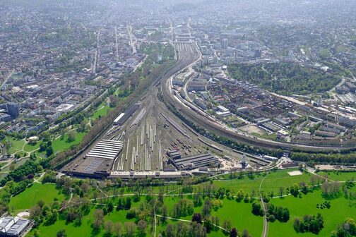 Вид с воздуха на путевой перрон центрального вокзала Штутгарта