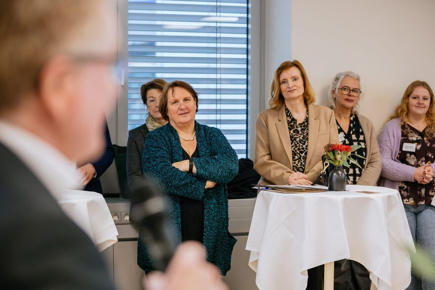 Bildungsbürgermeisterin Isabel Fezer und Kultusministerin Theresa Schopper bei der Eröffnungsfeier.
