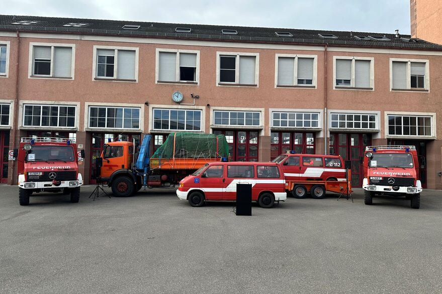 Die Fahrzeuge vor der Übergabe im Hof der Feuerwache 3 in Bad Cannstatt.