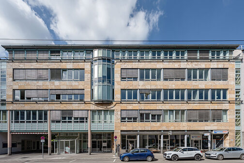 The photo shows the newly opened House of Juvenile Justice in Stuttgart-Mitte from the outside.