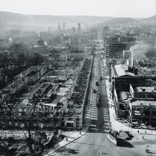 Zerstörte Königstraße während des Zweiten Weltkriegs