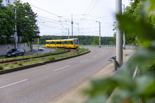 A light rail vehicle on line U15 runs up Pischekstraße.