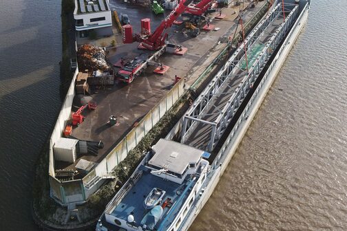 Aerial view of the transport ship in the port of Plochingen, which transported the temporary bridge to Bad Cannstatt.
