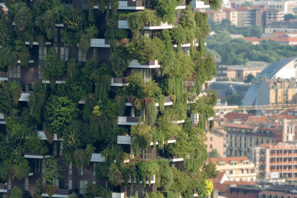 So kann Wohnen im Grünen aussehen: Der "Bosco Verticale" in Mailand.