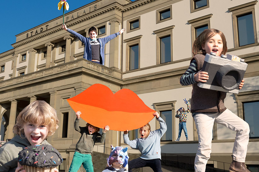 Collage mit Kindern vor dem StadtPalais in Stuttgart