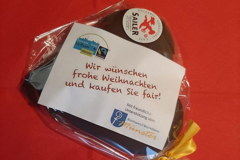 800 Schokoherzen aus fair gehandelter Schokolade wurden im Dezember in Stuttgart Münster vertreilt.