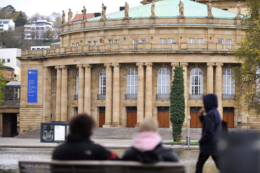 Zu sehen ist das Gebäude der Staatsoper in Stuttgart.
