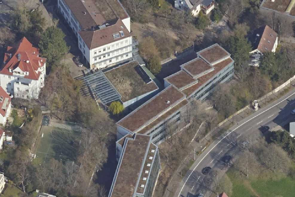 Die neue Schulmensa des Heidehof-Gymnasiums wird unter dem vorhandenen Sportplatz errichtet.